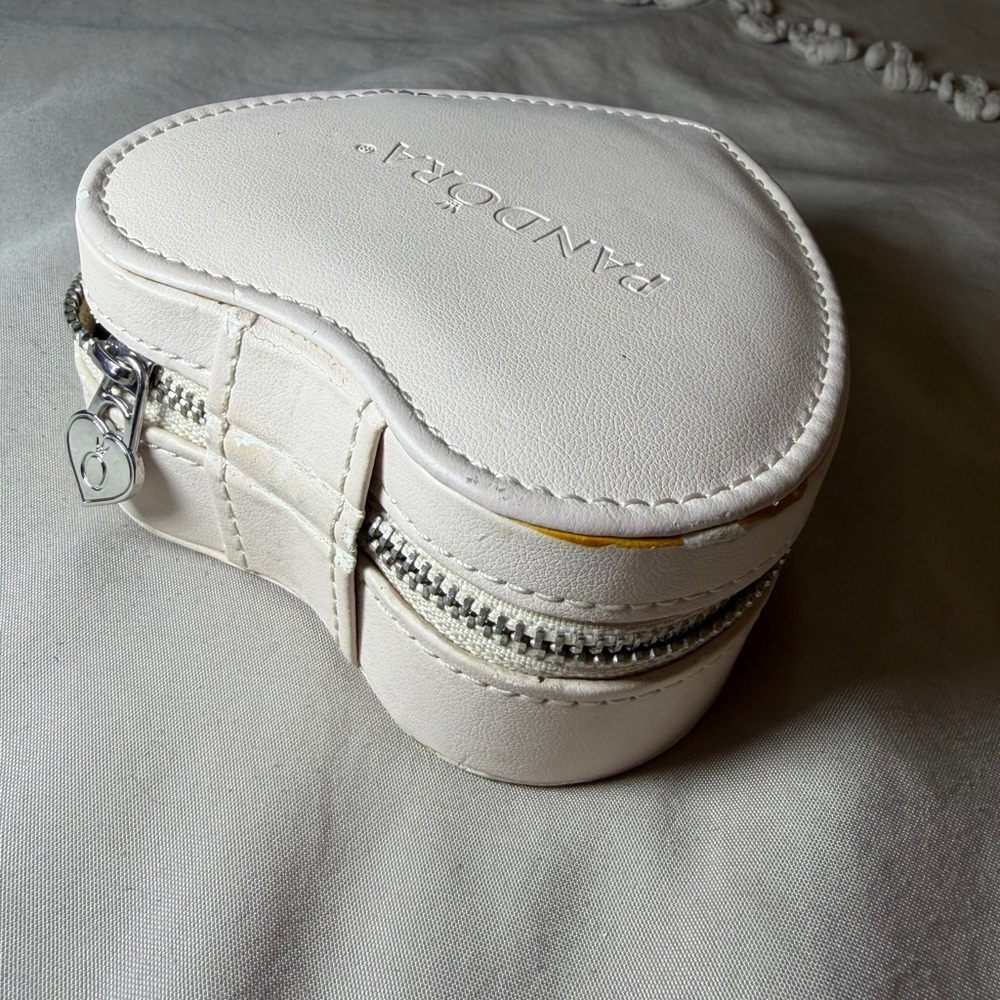 Pandora Heart-Shaped White Case - Picture 5 of 9